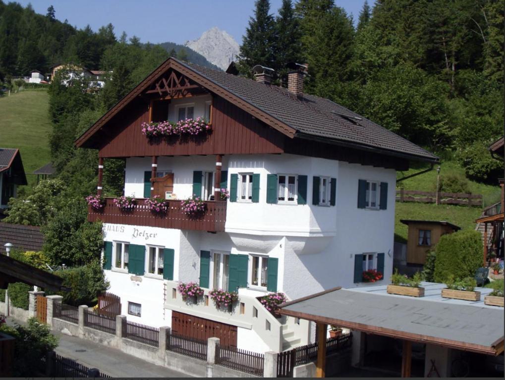 B&B Mittenwald - Haus Pelzer - Bed and Breakfast Mittenwald