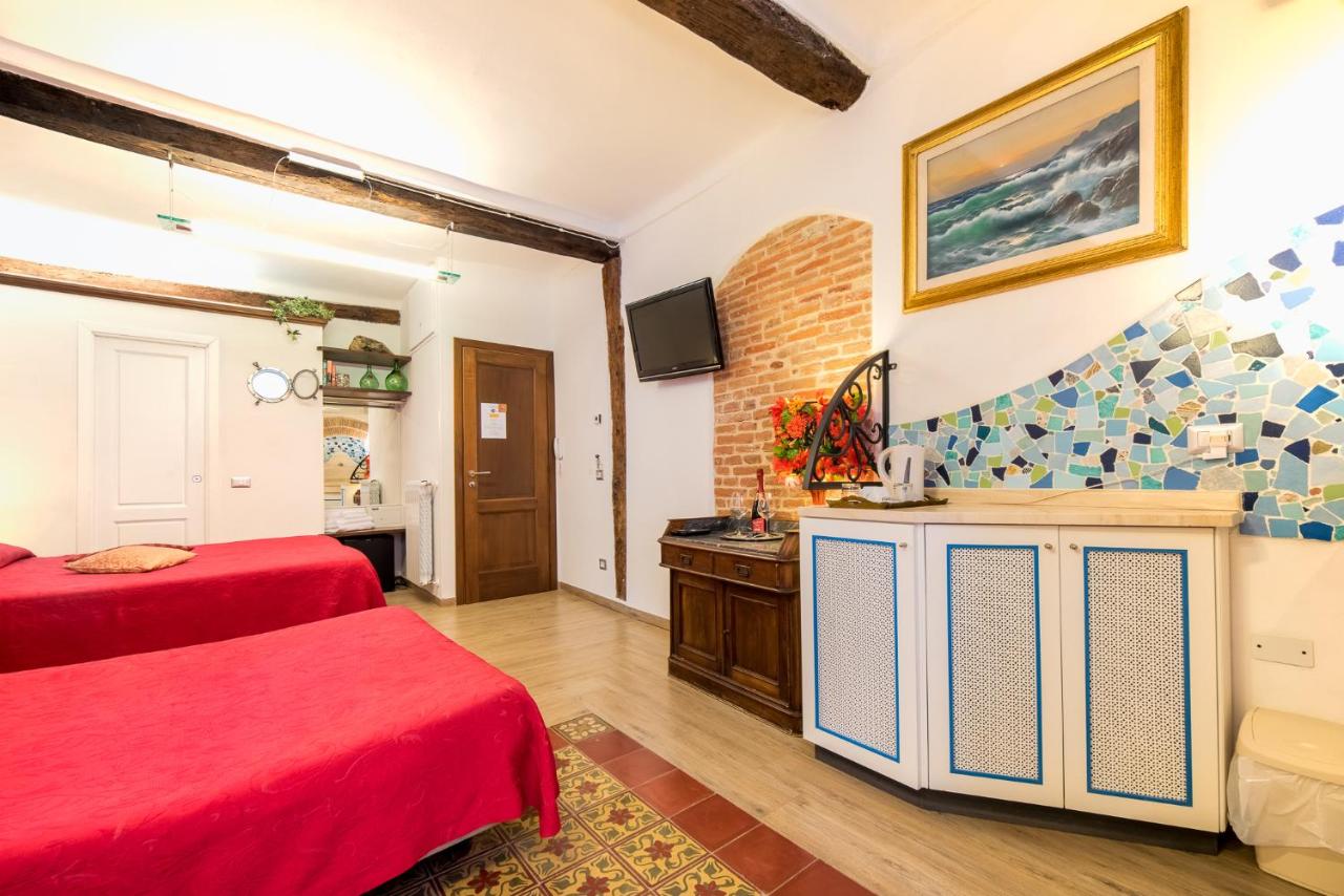 The Vernazza Main Plaza - Rooms & Suites - B&B