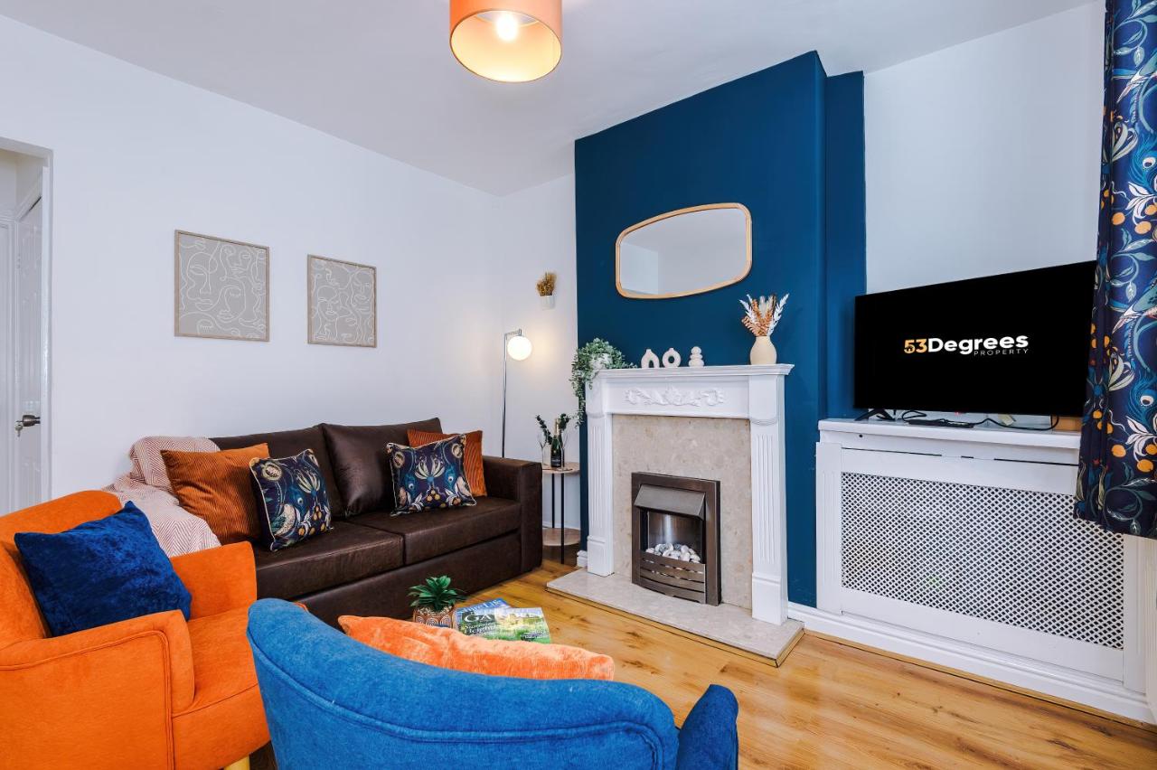 B&B Chester - NEW! Spacious 2-bed home in Chester City-Centre by 53 Degrees Property, ideal for Couples & Small groups, Great Location - Sleeps 5 - Bed and Breakfast Chester