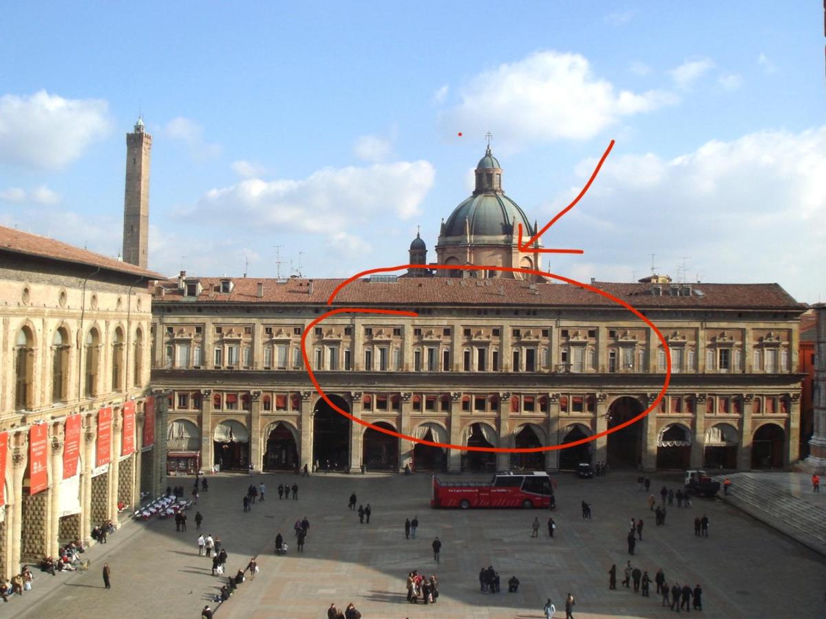 Urbanicooh Garisenda - Piazza Maggiore View - Chambres d’hôtes