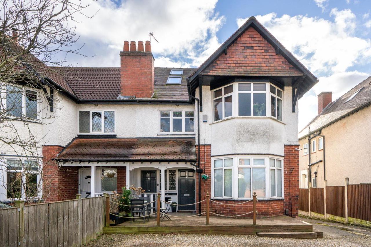 Beautiful 2 Bedroom Flat on Street Lane - Chambres d’hôtes Moortown