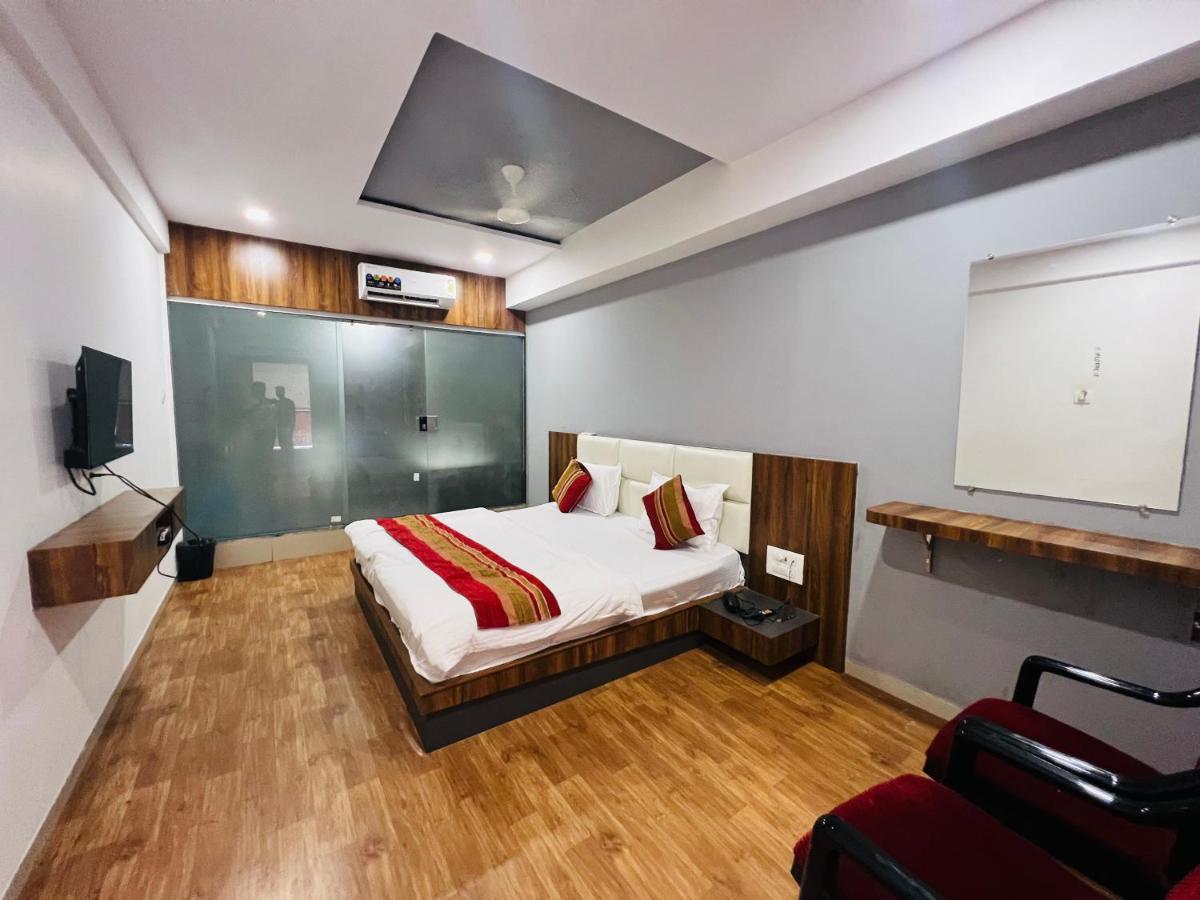 B&B Surat - The valentine hotel - Bed and Breakfast Surat