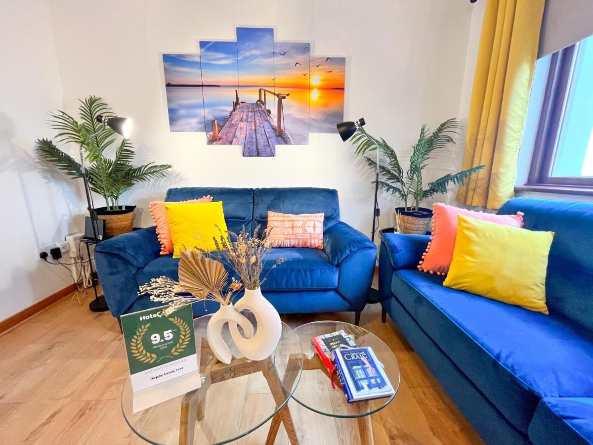 B&B Youghal - Happy Sandy Feet - Modern, Cozy & Warm Holiday Home with Lovely Sea Views in Youghal`s Heart - Top-Notch Electric Heaters - Long Term Price Cuts - Bed and Breakfast Youghal