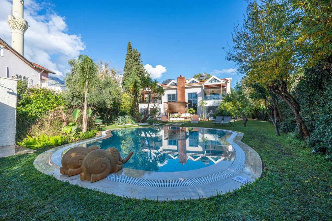 Villa mit Gartenblick