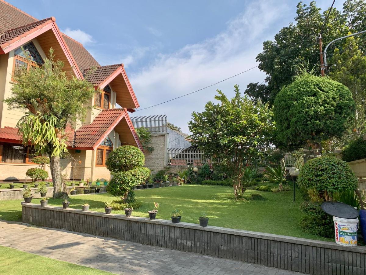 B&B Lembang - Villa Nuansa Alam - Bed and Breakfast Lembang