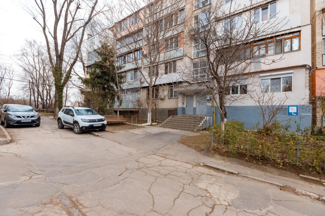 Modern Traditional apartment - B&B Chişinău