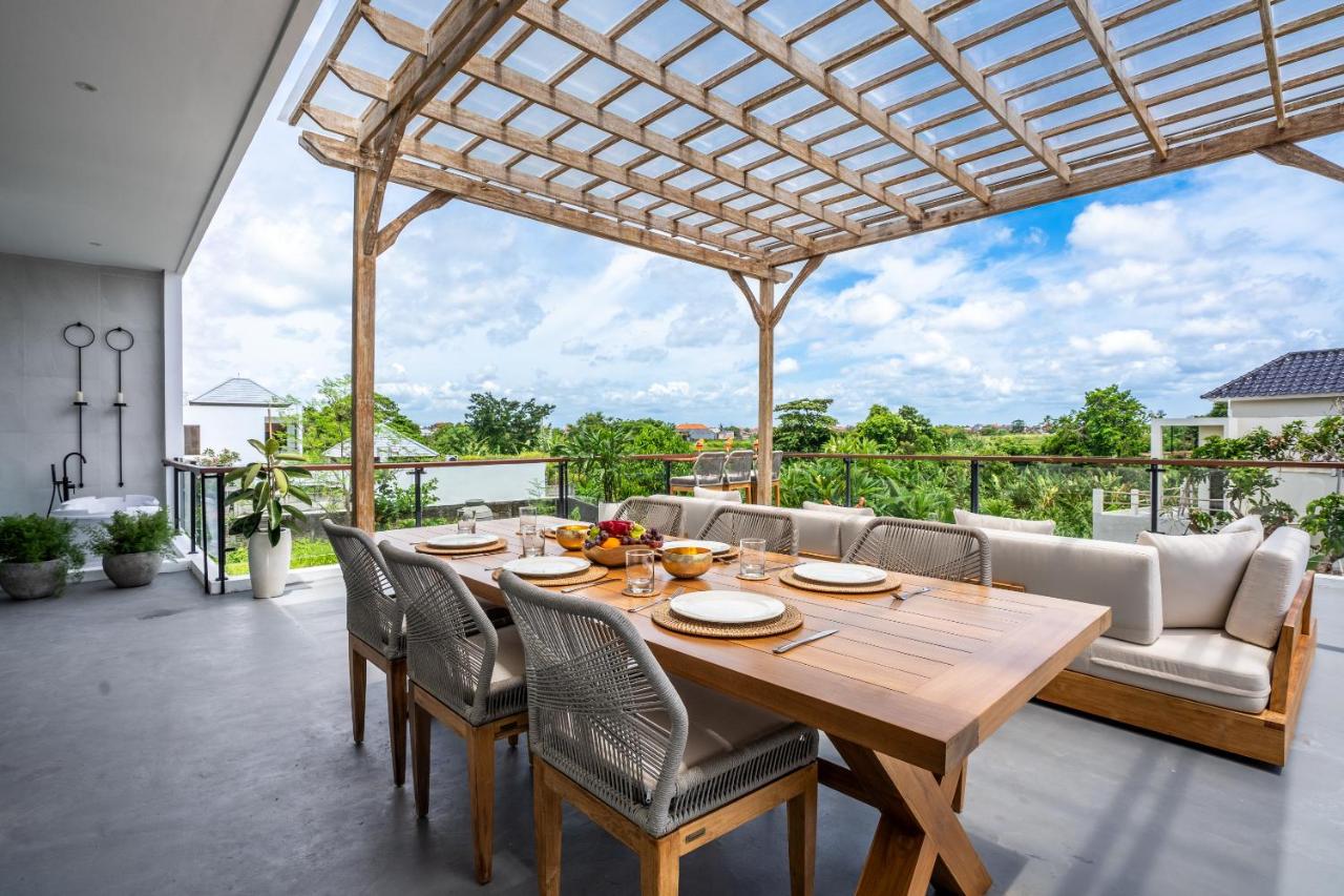 Villa Ozkar - Elegant 3-Bedroom Villa with Pool & Sunset Terrace - B&B Canggu