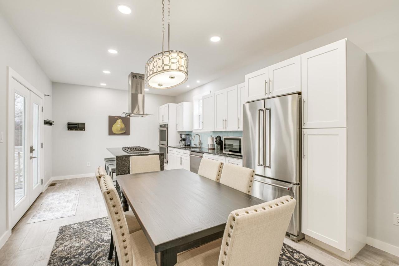 Bright and Modern Home 2 Mi to Presque Isle Airport - Bed and Breakfast