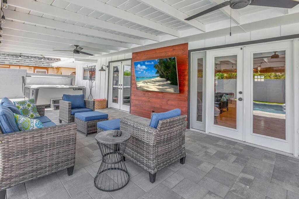 Huntington Beach, AC, Pool, Hot Tub, Detached Office, Close to Beach, Outside Entertaining Area - B&B