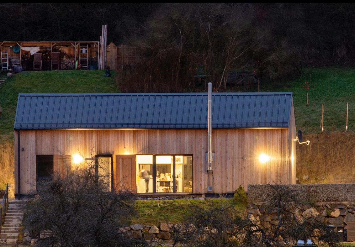 eifelhausaufzeit-Vulkaneifel-Architekten-Chalet mit Sauna im Vulkankrater - Chambres d’hôtes Immerath