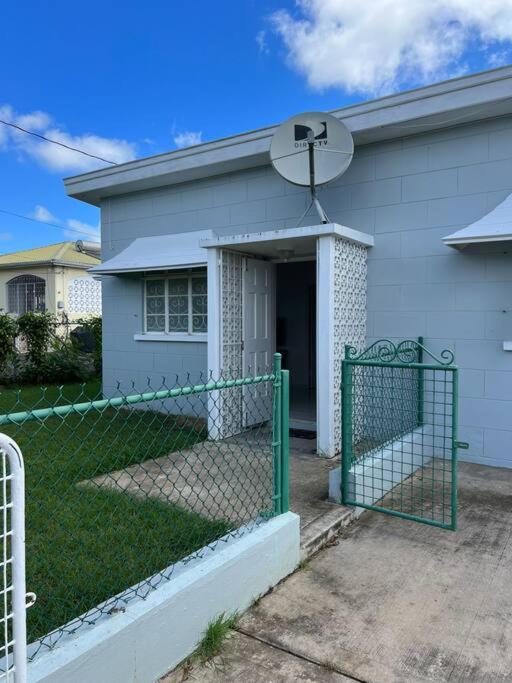 Apt 1 Lynsted - Newly renovated 2 bed 1 bath - B&B