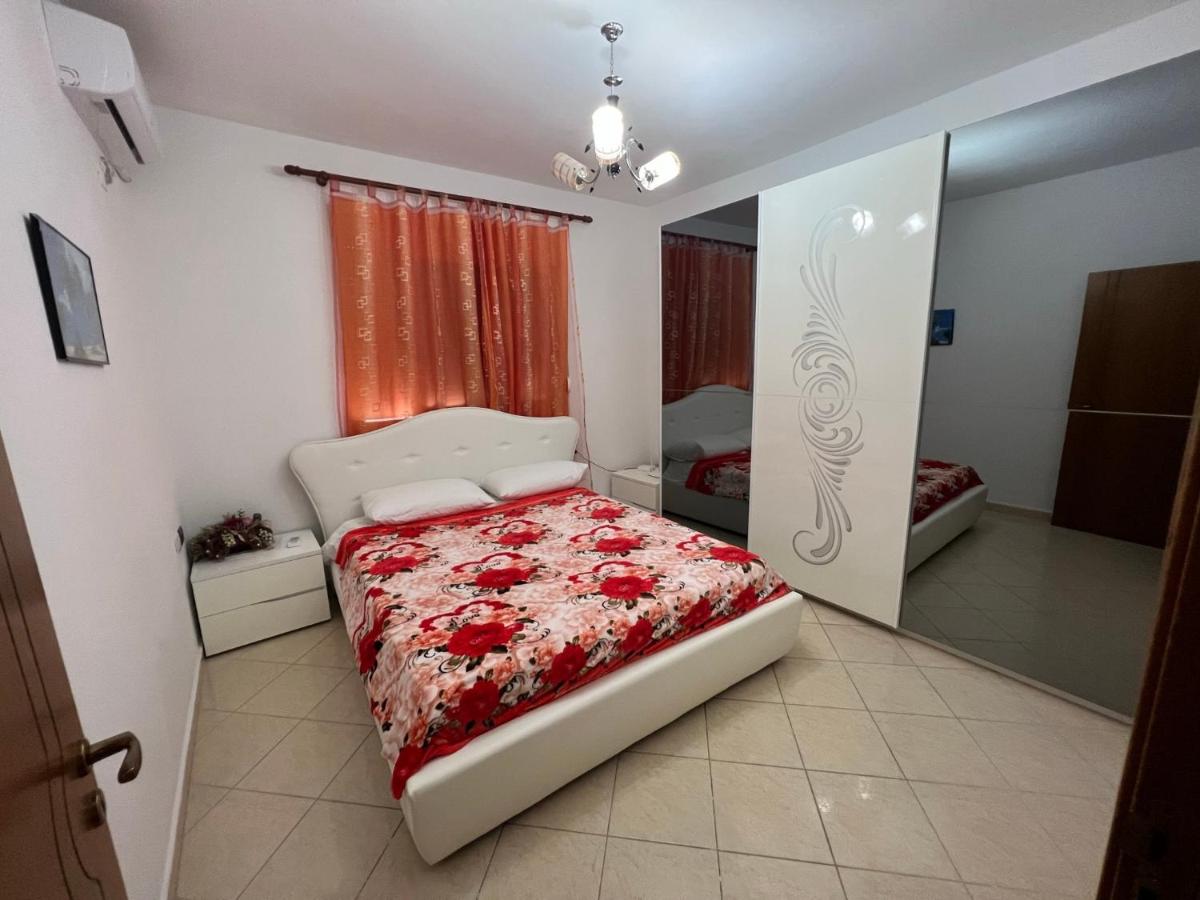Vivi la tua vacanza con l'appartamento 1 di Ervin! Enjoy your holiday with Ervin's apartment 1! - Chambres d'hôtes Vlora