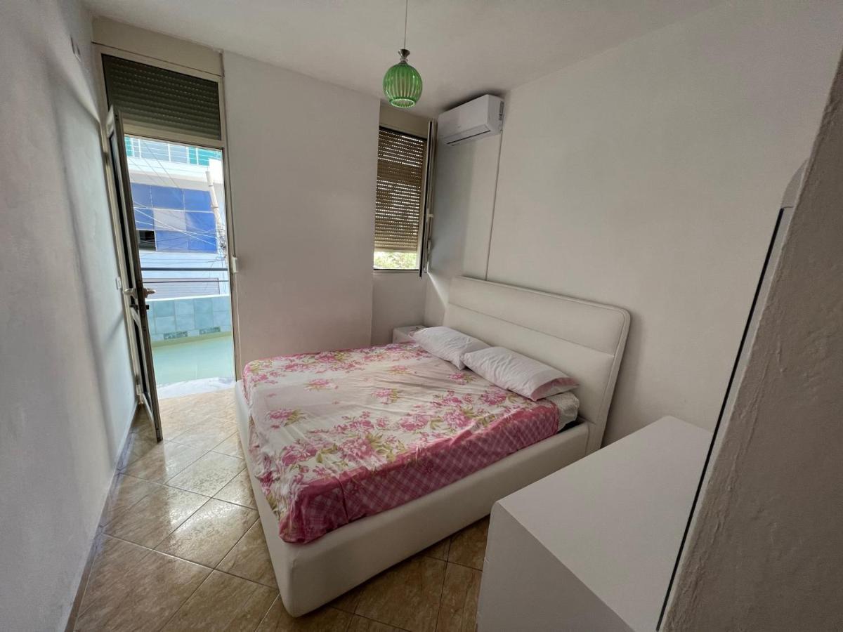 Vivi la tua vacanza con l'appartamento 2 di Ervin! Enjoy your holiday with Ervin's apartment 2! - Chambres d'hôtes Vlora