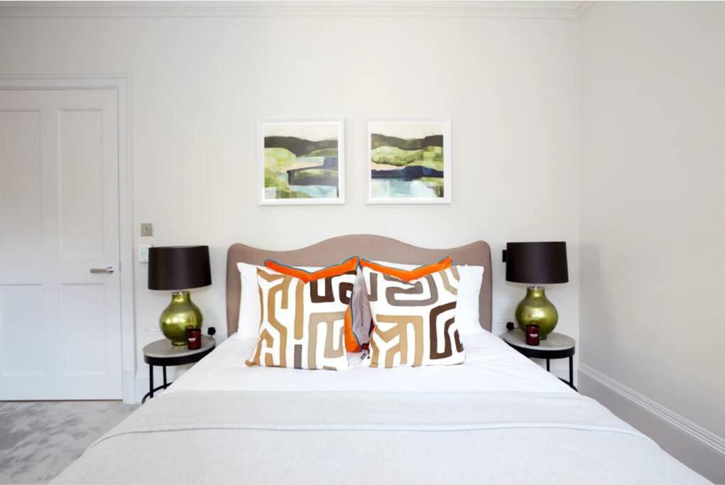 B&B London - Modern & Private Belgravia Apartment - Sleeps 4 - Bed and Breakfast London