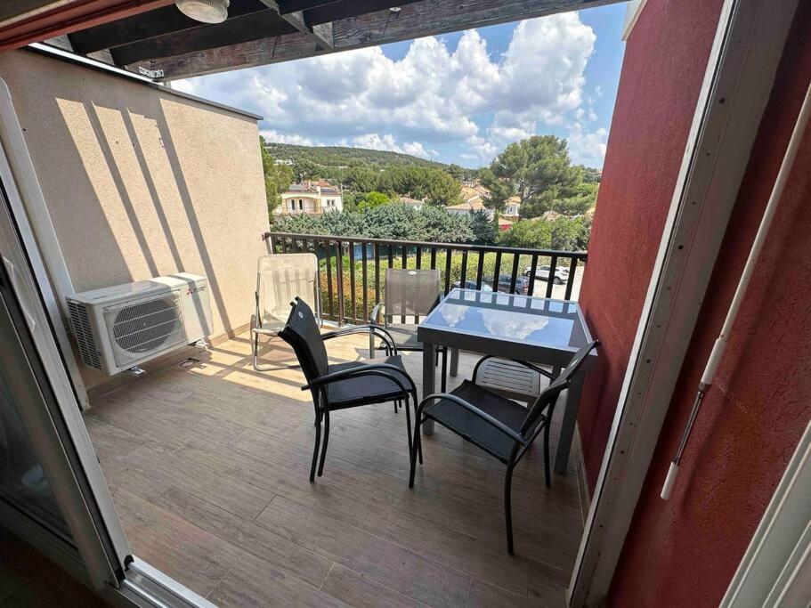 Elégant studio 4P neuf 2 *, piscine, mer à 150m - Chambres d’hôtes Bandol