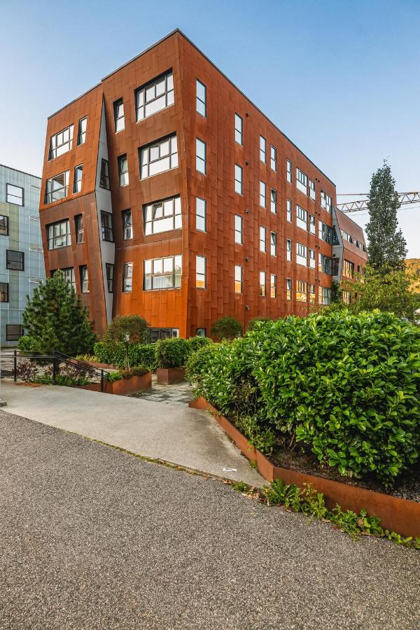 Leilighet i topp etasje med flott stor felles takterrasse - B&B