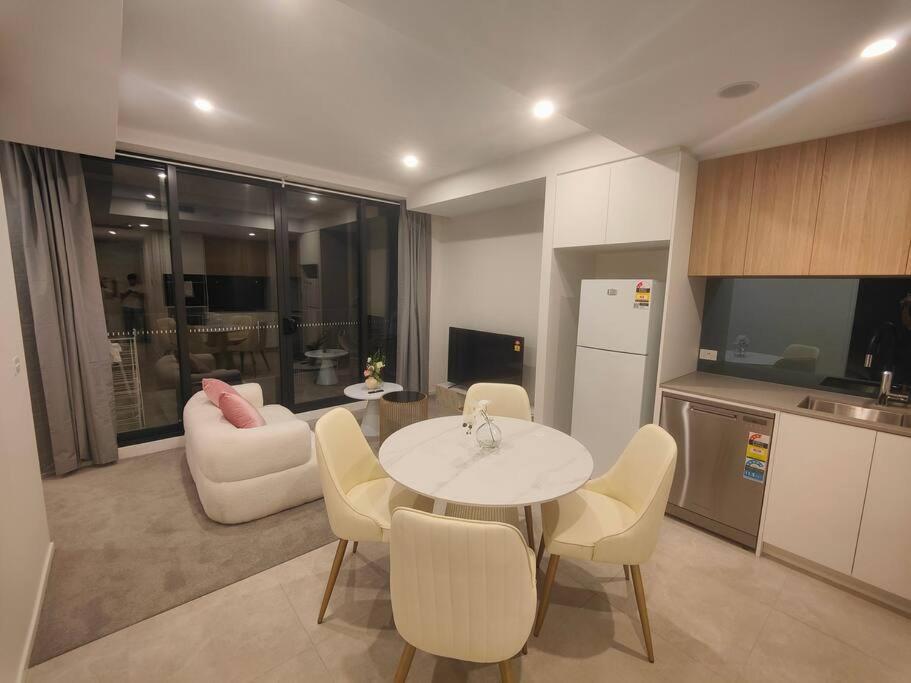 B&B Canberra - Brand New 2B1B Apt @ Inner North of Canberra - Bed and Breakfast Canberra