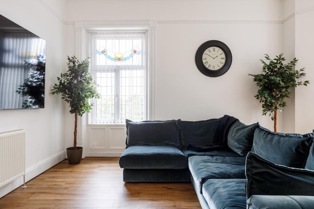 Beech Suite with 85 inch Cinema TV - Ferienwohnung