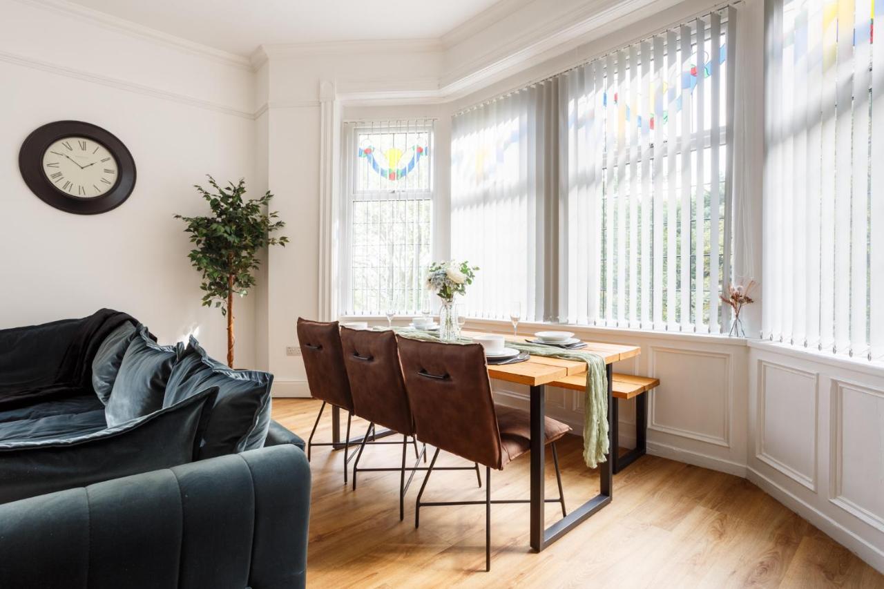 Beech Suite - Private Location with 85 inch Cinema TV & Parking - B&B Bradford