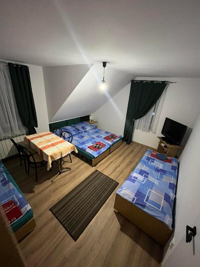 Chambre Quadruple Économique avec Salle de Bains Commune