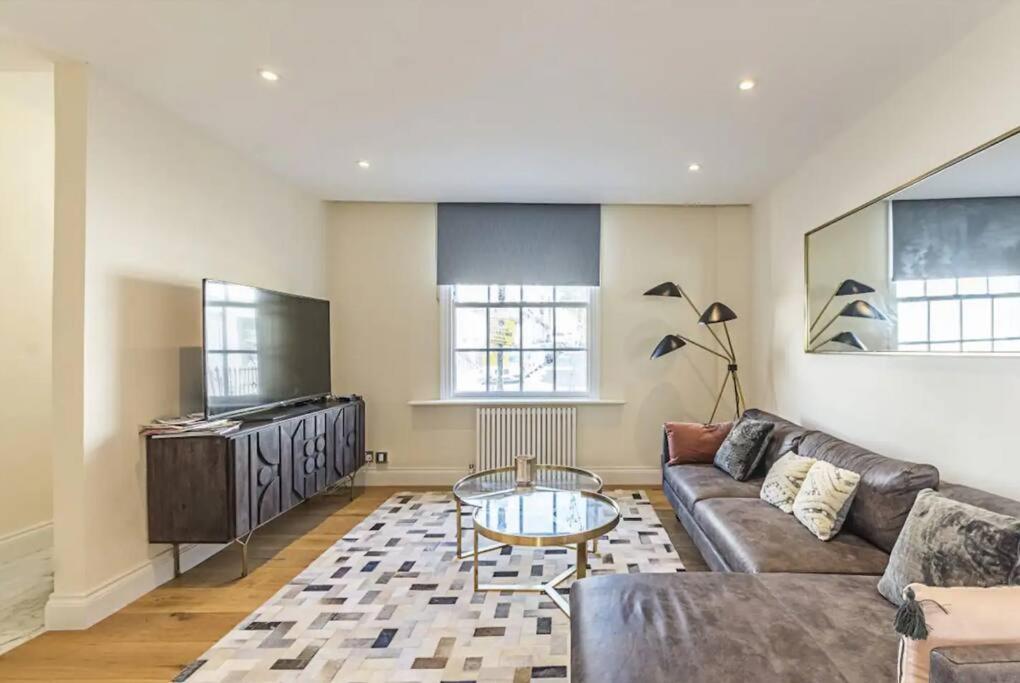 B&B London - Luxurious 4 bed Townhouse 1 min away from Harrods - Bed and Breakfast London