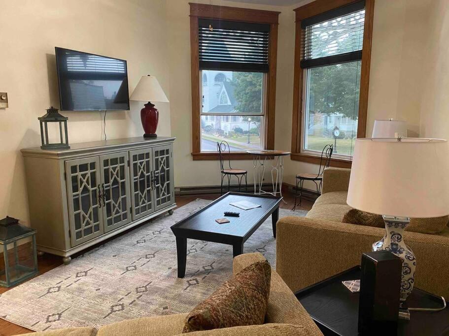 Small Town Hideaway - B&B