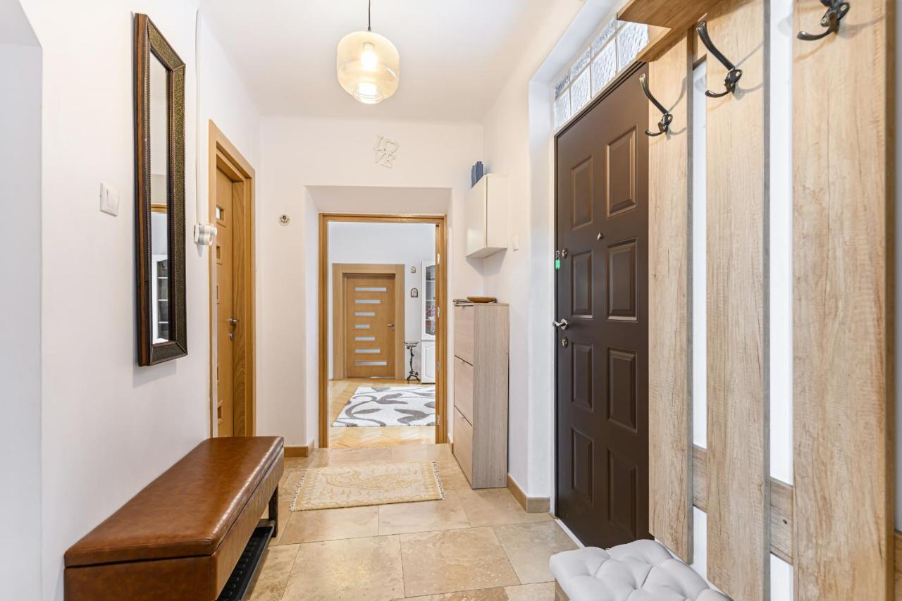 Brasov centrul vechi - 67sqm - 2min to Counsel Square - B&B Braşov