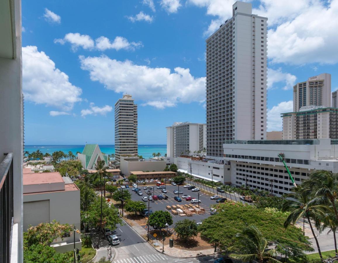 Waikiki Banyan Ohana Suite - B&B