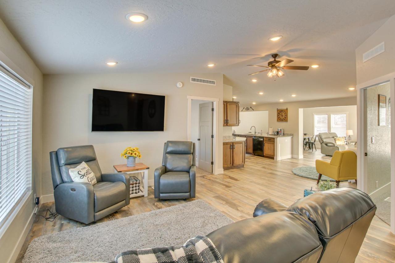 Modern Bloomington Home about 10 Mi to Bear Lake! - B&B