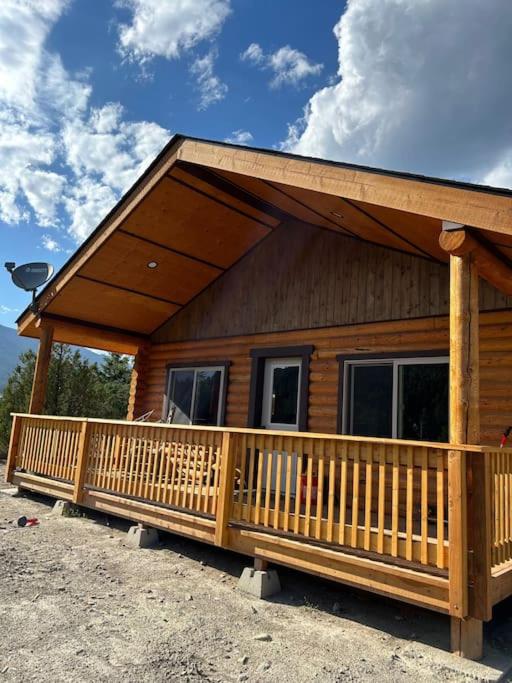 McDonald Cabin #1 next to YNP - Bed and Breakfast Sphinx