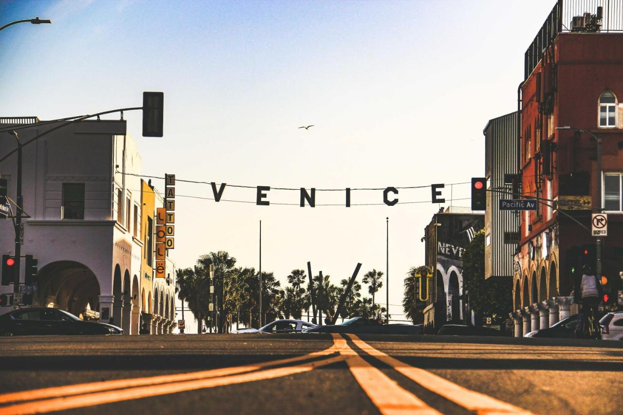 B&B Los Angeles - Venice Beach International Traveler Cabins - Surf & Yoga & E-Bike - Bed and Breakfast Los Angeles