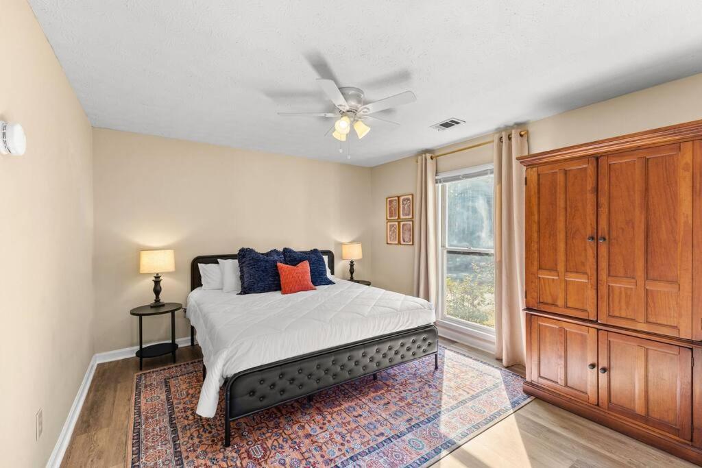 The Chestle House - Updated Ranch with 3 King Beds - B&B
