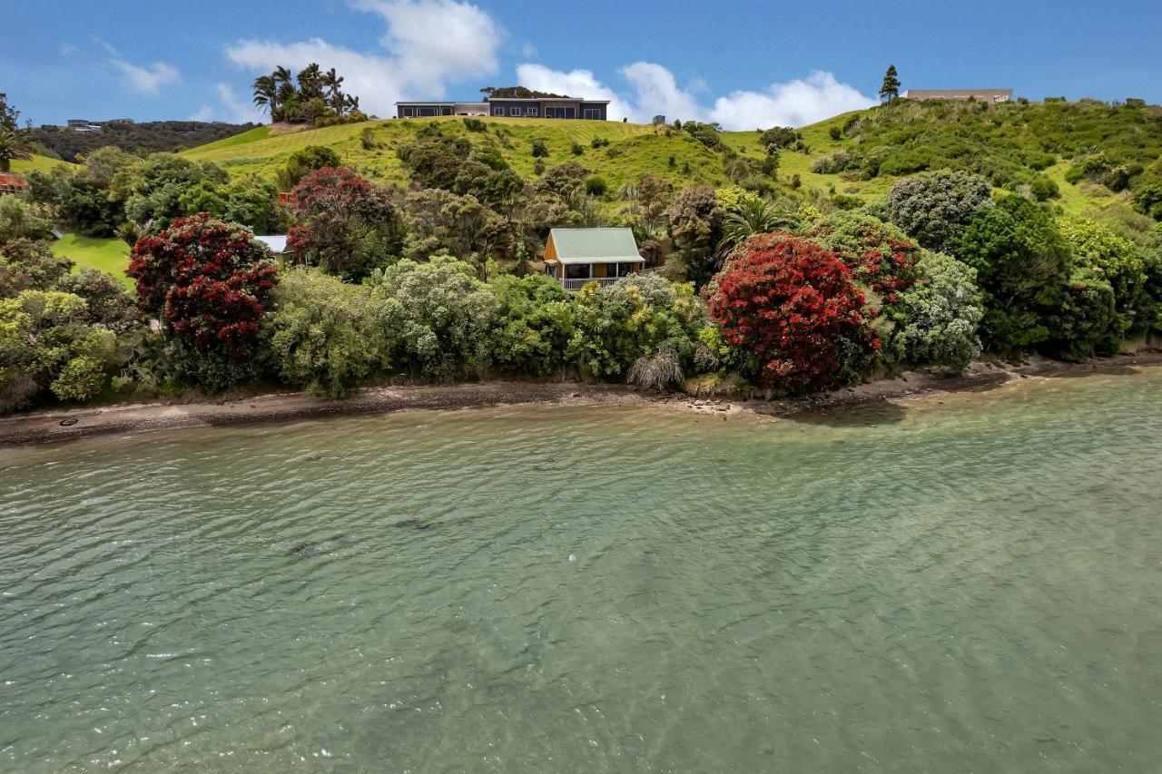 B&B Cable Bay - Macrocarpa Cottage - Cable Bay Holiday Home - Bed and Breakfast Cable Bay