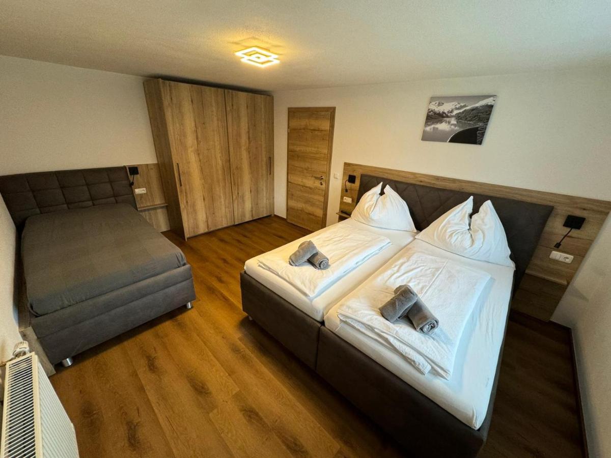 Camera Doppia con Letti Singoli con Letto Supplementare