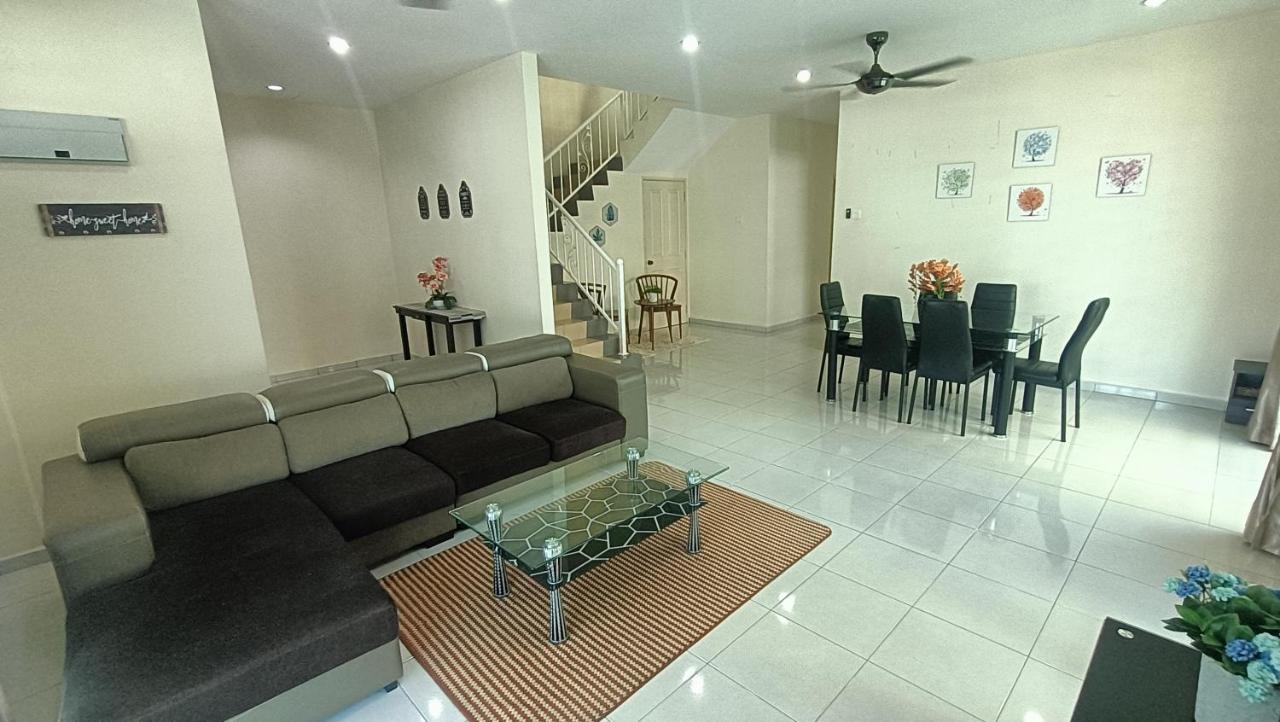 Setia Residen Semi-D two half storey 5 Bedrooms unlimited wifi - B&B Sitiawan