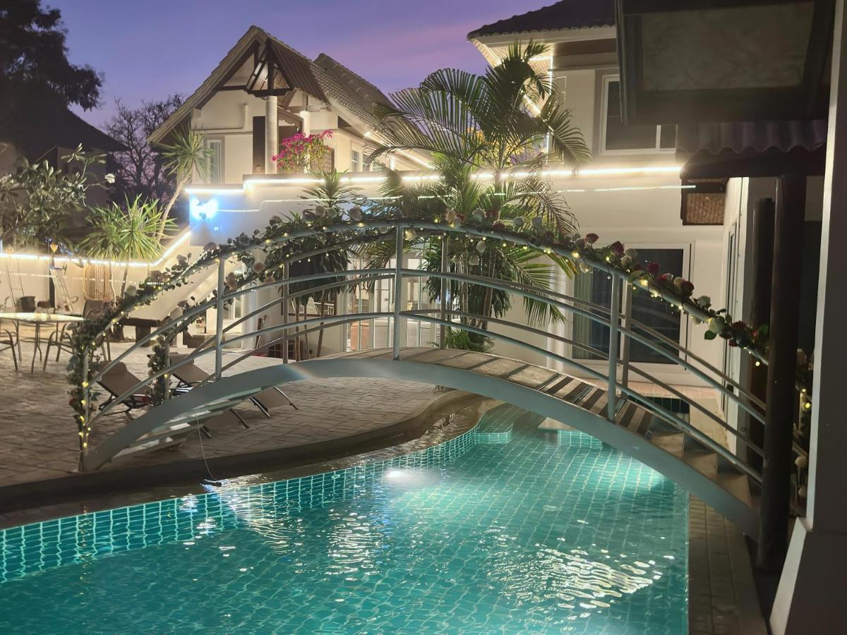 Pheonix Golf Pool Resort Villa - B&B
