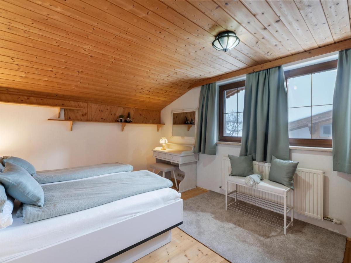 One-Bedroom Apartment with Shower