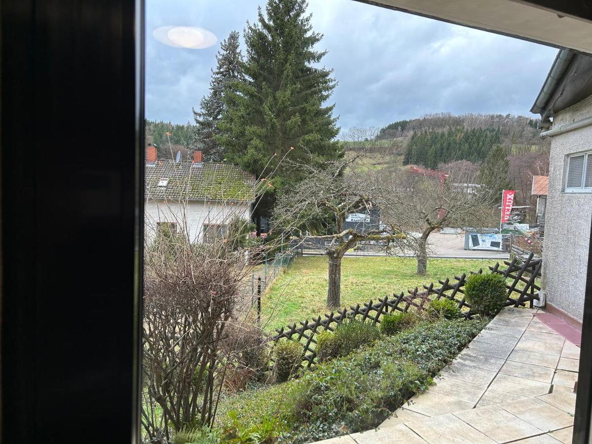 Ferien- und Monteurwohnung Zum Waldblick - Bed and Breakfast