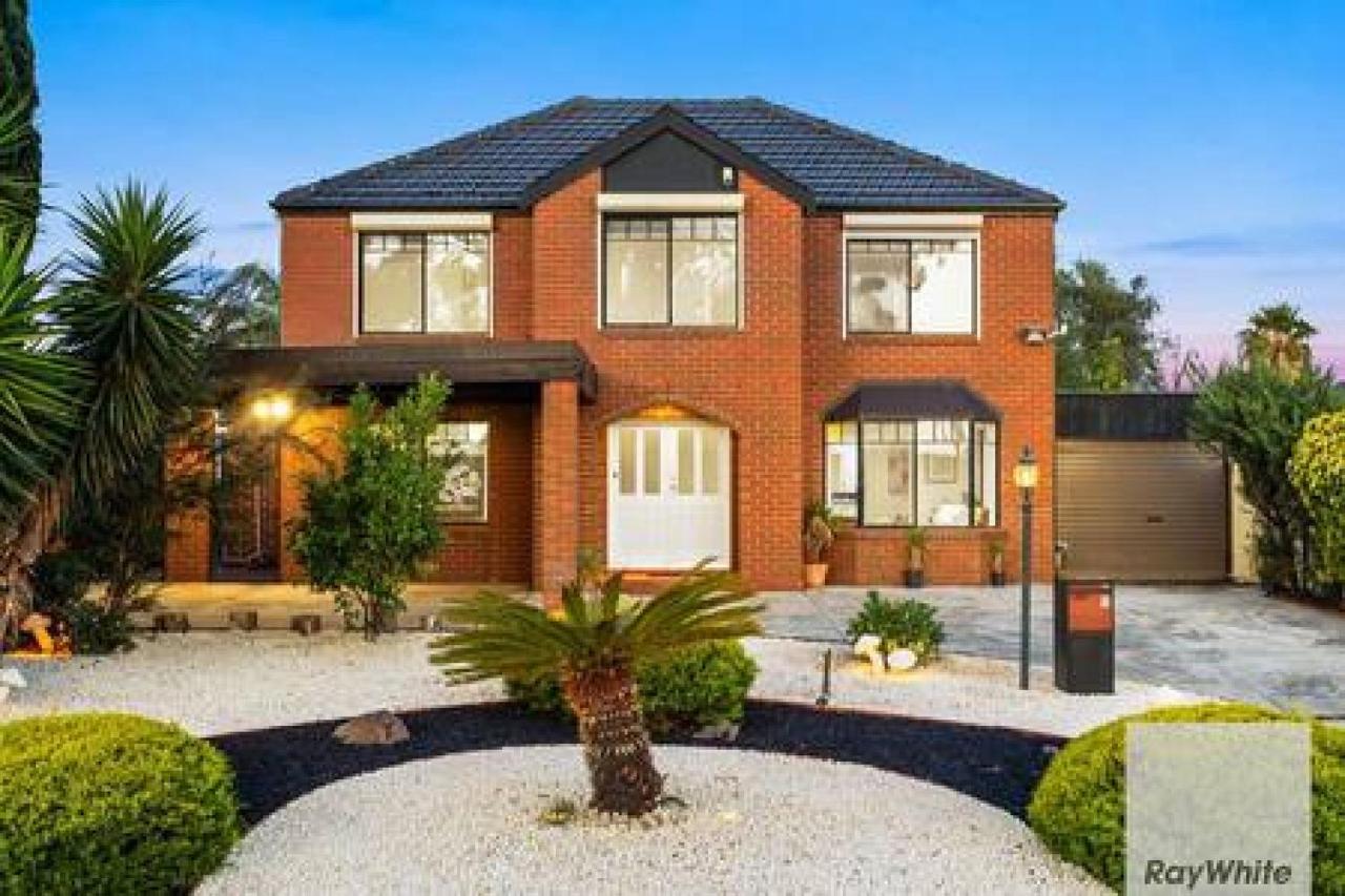 Airport Proximity 5BR Haven - B&B