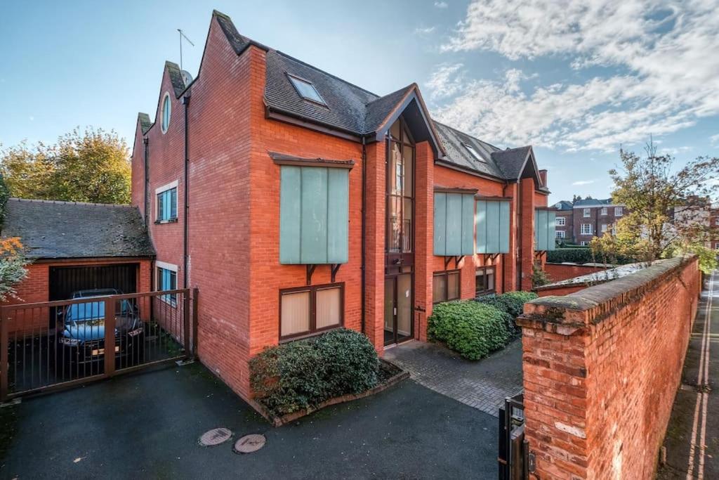 Stylish and modern city centre apartment with easy parking - B&B