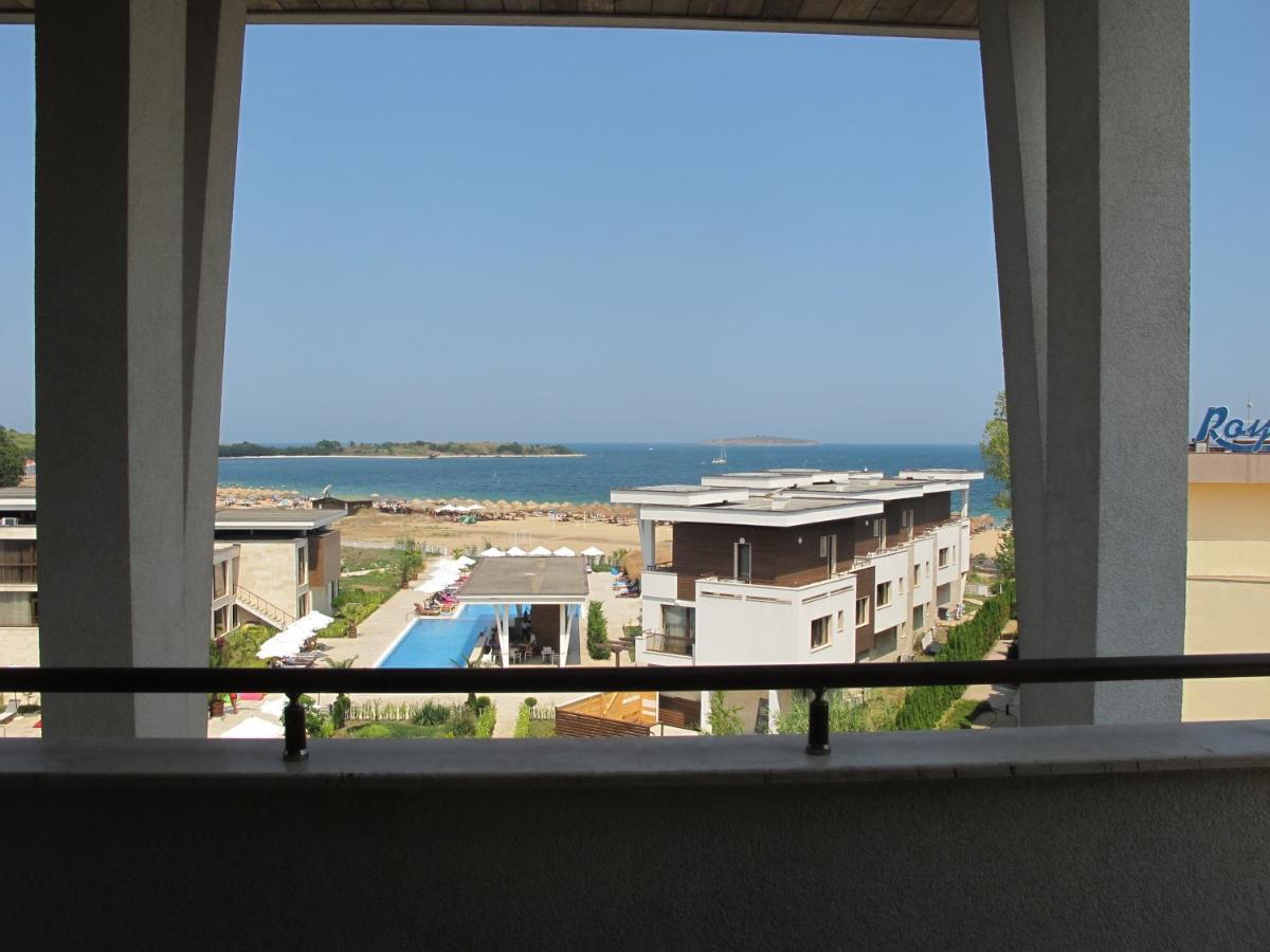 Deluxe Two-Bedroom Apartment with Sea View