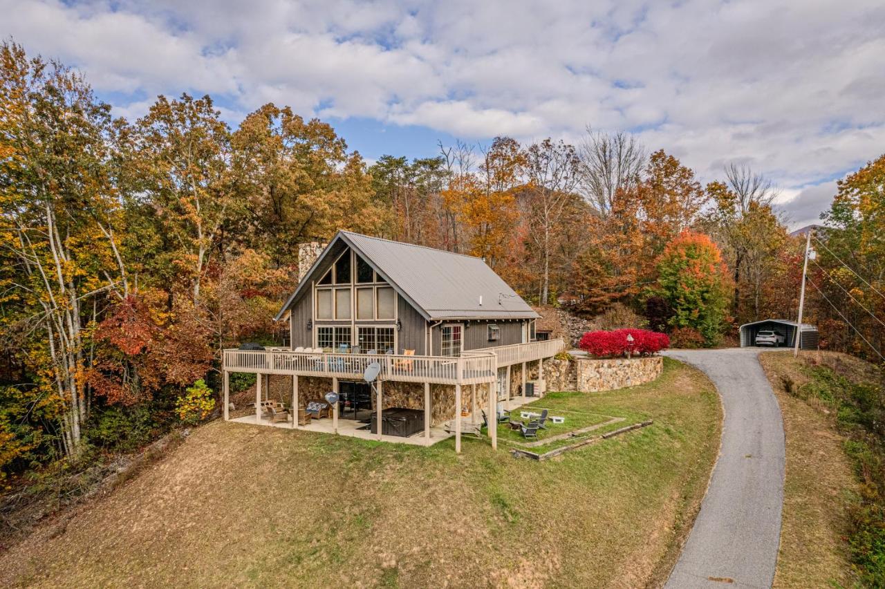 B&B Bryson City - Sky Bear Lodge at Three Little Bears Retreat - Bed and Breakfast Bryson City