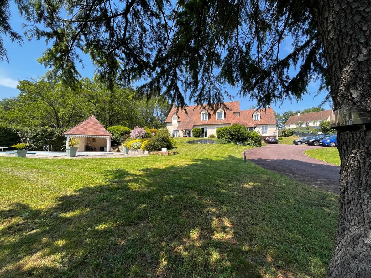 Villa avec piscine à 10 min du circuit des 24h du Mans - B&B