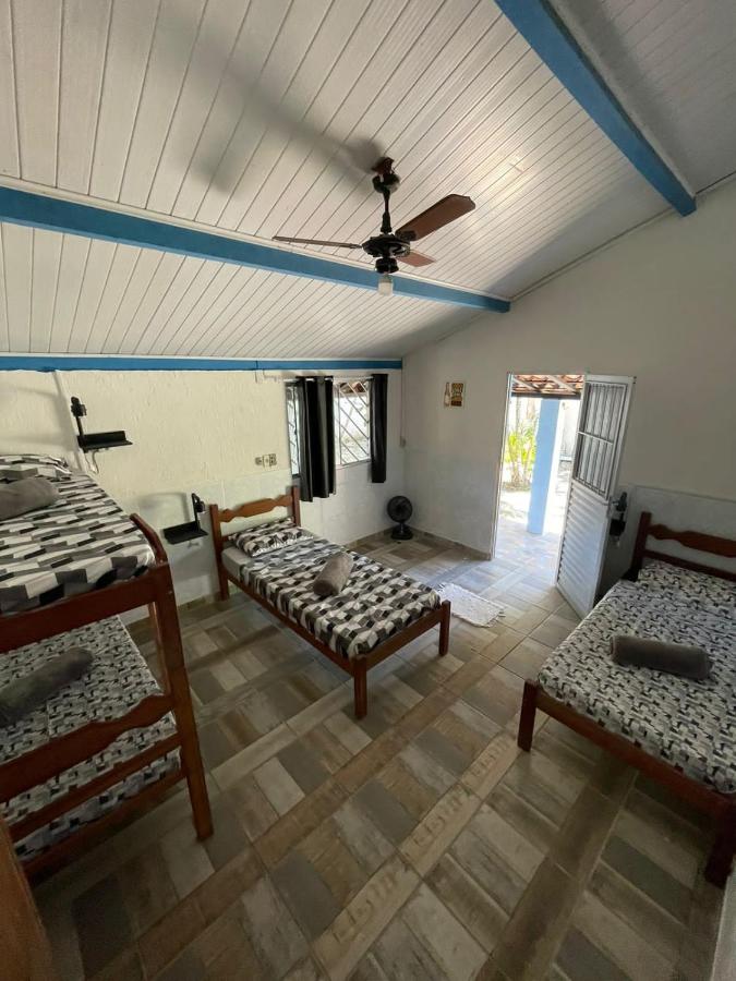 Lit Simple dans Dortoir Mixte