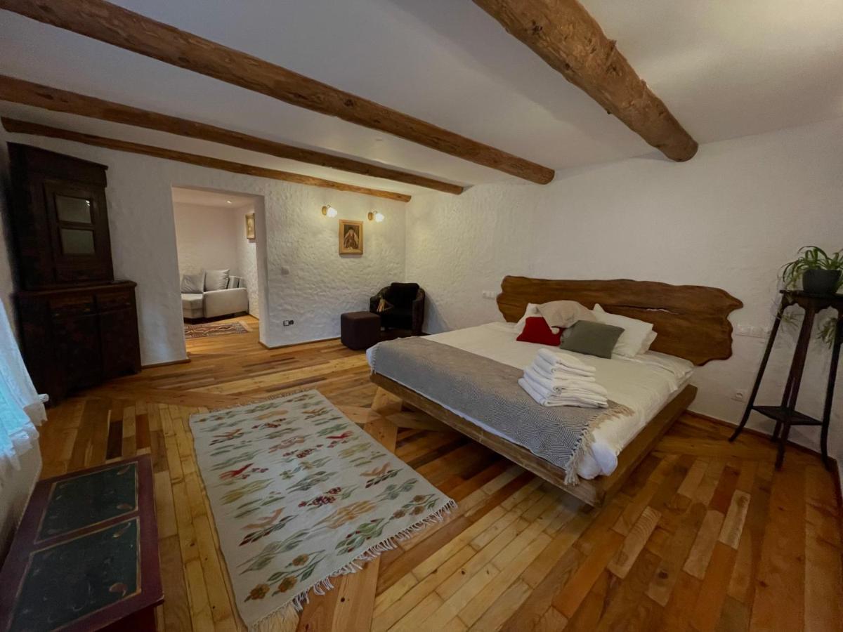 Suită PIN - CĂTUN - B&B