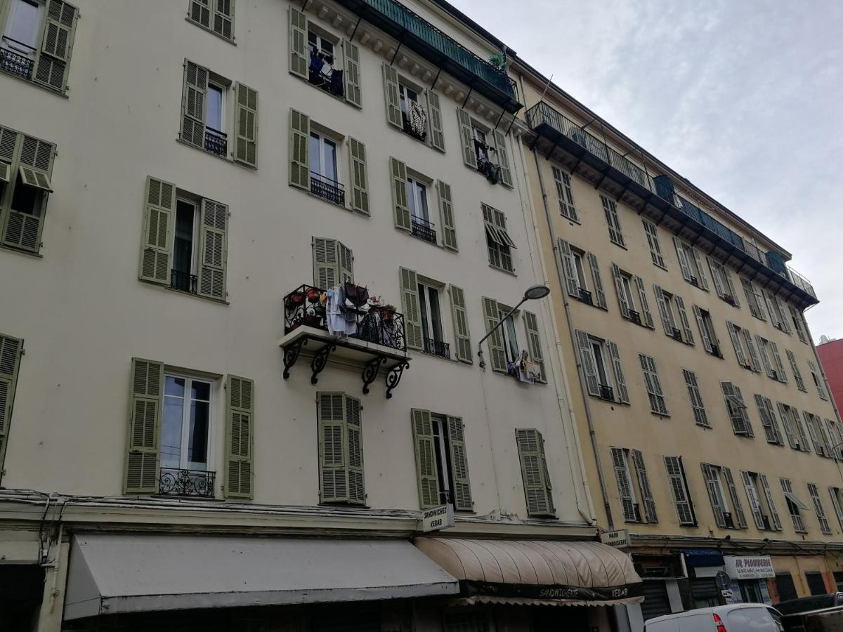 Le GRAND JEAN - CENTRAL PRES GARE ET TRAM - supermarchés - WIFI - 3 Person - B&B