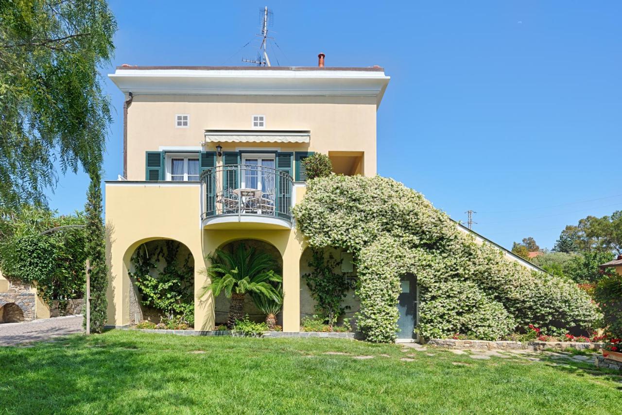 Apartment with Garden View