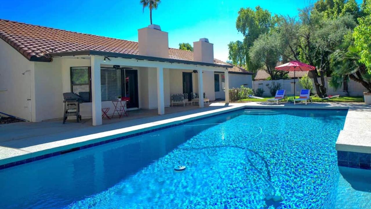 B&B Scottsdale - Beautiful 5-Bdrm Vacation Home WHeated Pool - Bed and Breakfast Scottsdale
