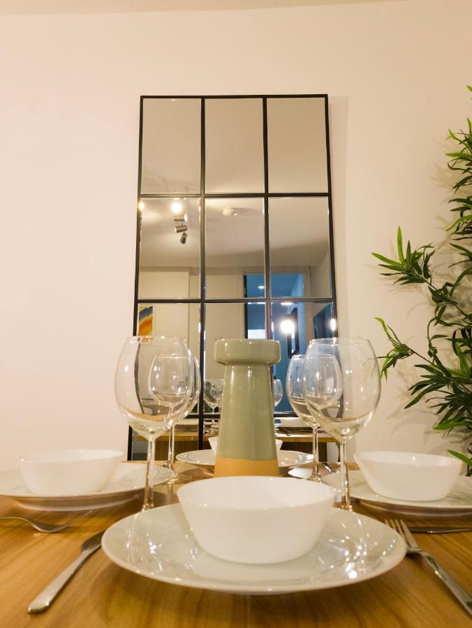 Plenty of Parking Available; 3 Bedroom Apartment by Property Promise - B&B Cardiff