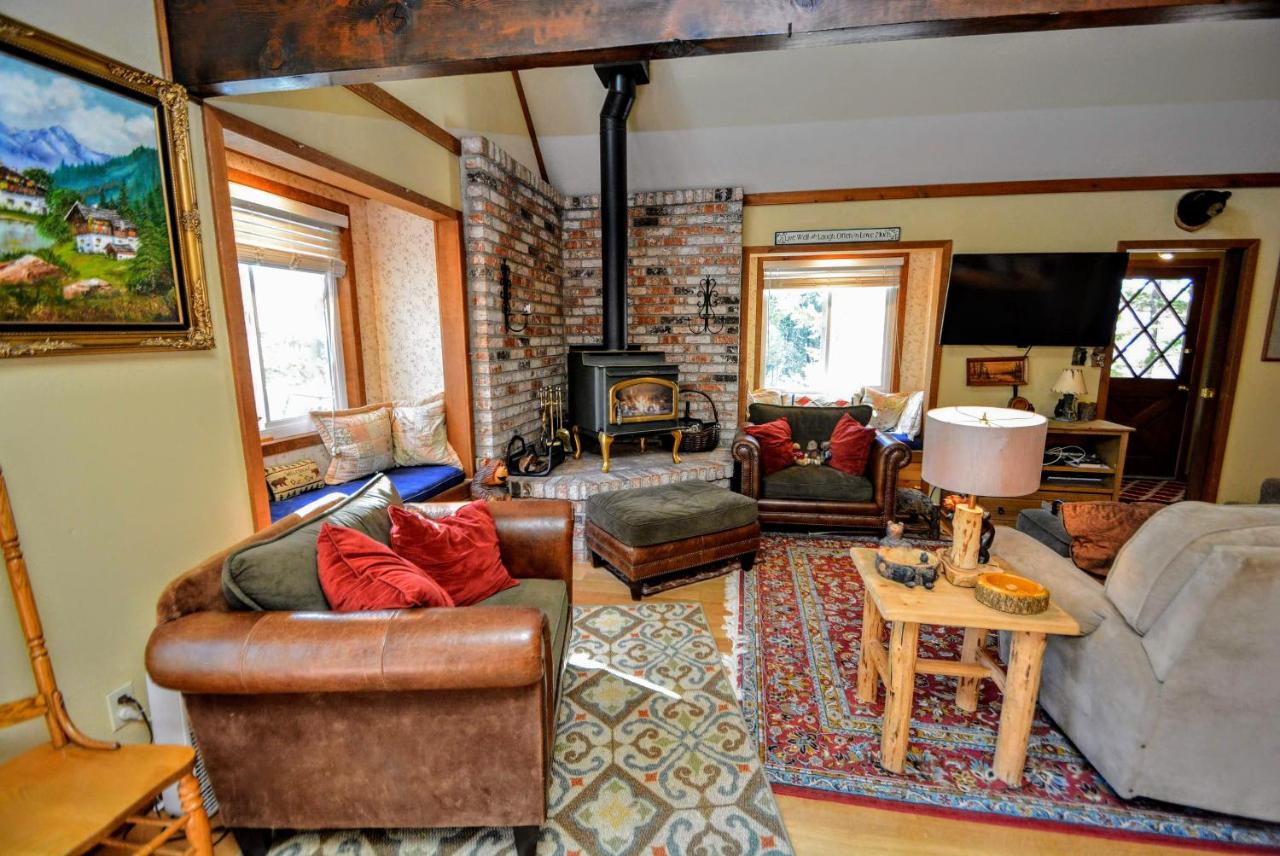 Hennessys Laughing Bear Lodge - B&B